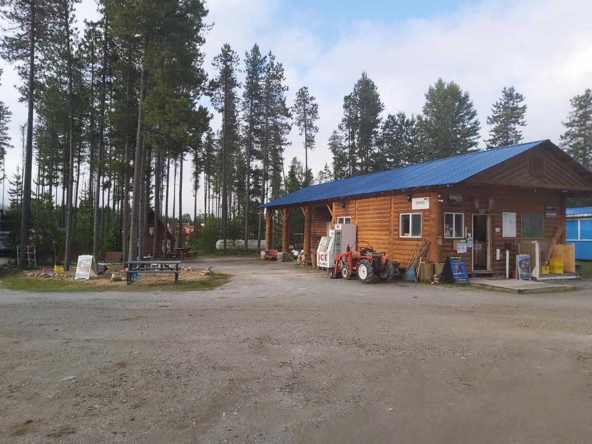 Holiday park & *